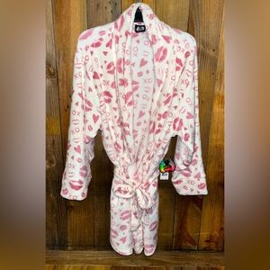 Forever Spoiled Cream & Pink Plush Robe. $50 Retail. NEW!